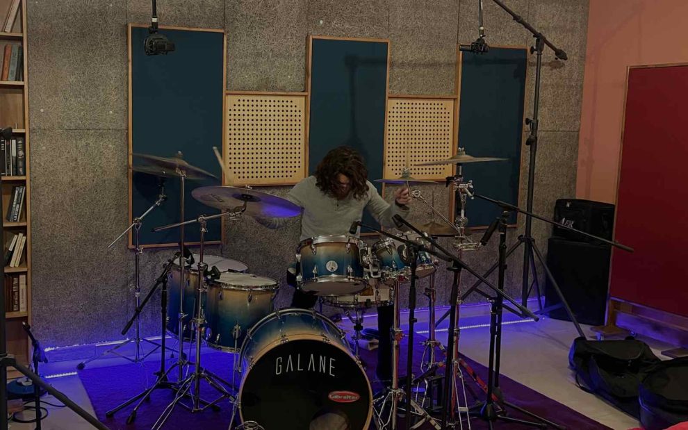 AcoustiCy – BG – 1600×1000